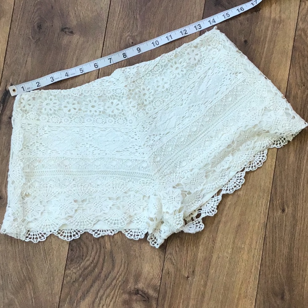KIMCHI BLUE EMBROIDERED BO-HO SHORTS URBAN OUTFITTERS - Picture 2 of 6